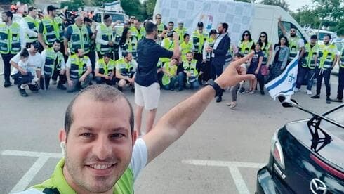 מוטי עמר ומתנדבי "ידידים" בחולון
