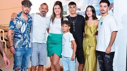 אביסרור עם משפחתה. "הכי תומכת" 