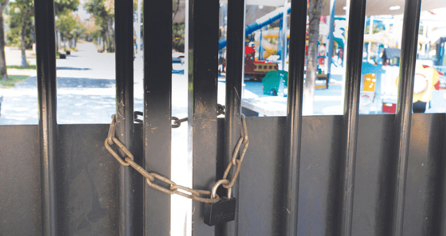 בפייסבוק של העירייה הפסיקו להגיב לתושבים. הפארק הנעול