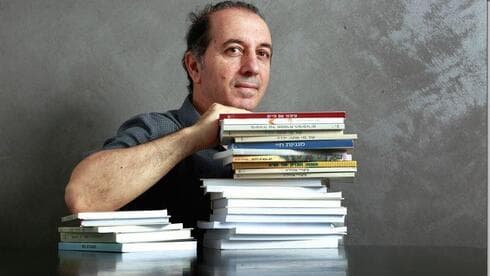 חליפה. "תמיד עניינו אותי אנשים וסיפורי חיים"