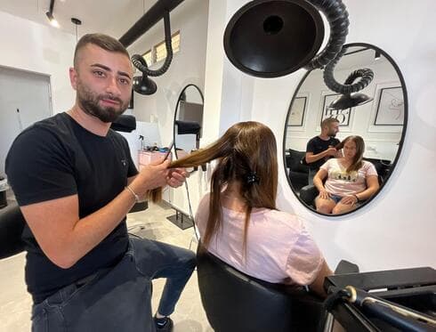 מיקי קנדוב, ספר. "עושה לי טוב על הלב לראות נשים מחייכות"'