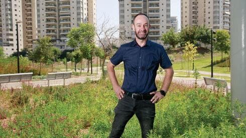 פיין. "מורגשת פה רוח נתינה"