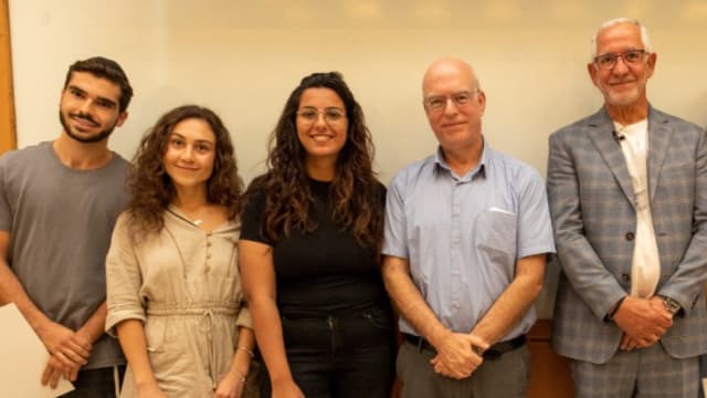 ושלושה משבעת הסטודנטים מקבלי המלגות