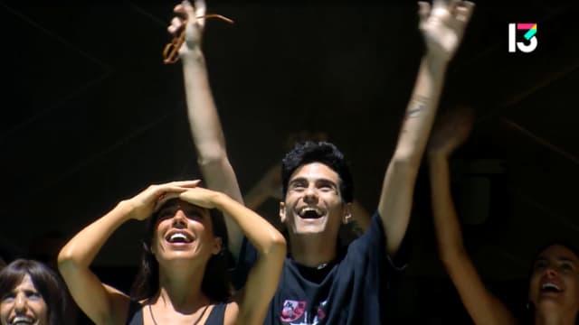 אופק לוי מתרגש מהמסוק שקיבל 