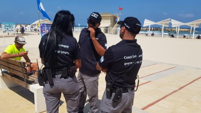 אכיפה בחופי הרצליה