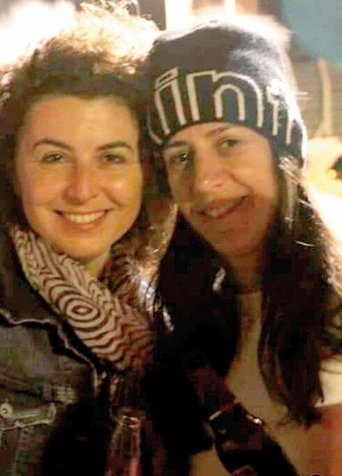 "הייתה עוגן". מימין: ליאת עם מירה חסין
