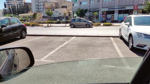 חנייה לא מסומנת ברחוב העצמאות בקרית אתא