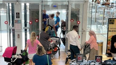 קניון הראשונים. "היחס אלינו המבקרים בלתי נסבל"