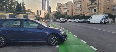 חונים על שביל האופניים ברחביה
