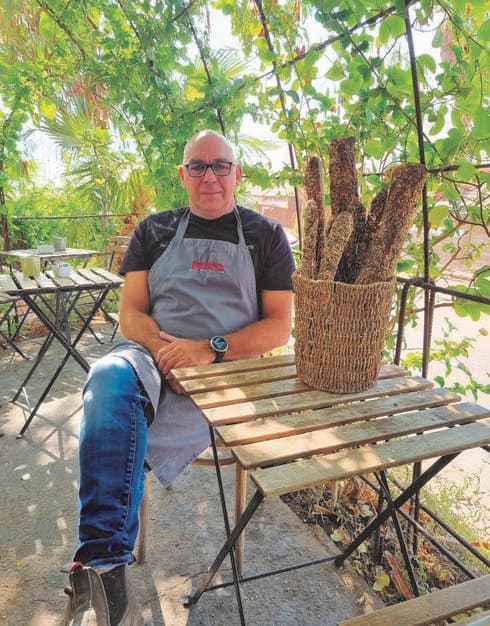 יובל זיו. מפרנס קרוב ל־20 עובדים