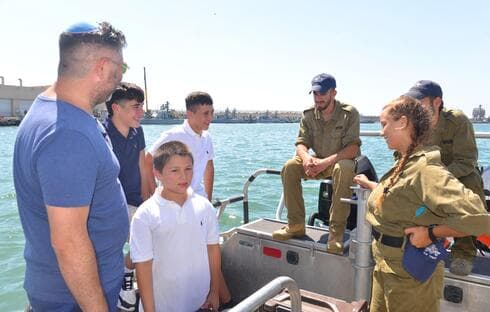 "פתאום הגלים התחילו להכות ביאכטה בעוצמה"