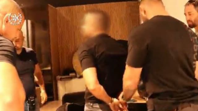 רגע המעצר (צילום: דוברות המשטרה) רגע המעצר