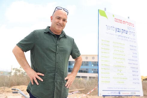 אלי עמיר. "זה הולך להיות בית הספר הכי טוב בעולם"