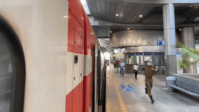 תחנת הרכבת נתב"ג. הירושלמים נאלצים להסתפק באוטובוס (צילום: יצחק טסלר) תחנת הרכבת נתב"ג. הירושלמים נאלצים להסתפק באוטובוס