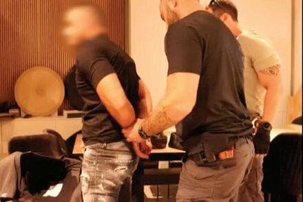 אחד העצורים
