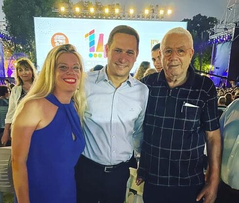 עדי זהר עם ראש העיר, רז קינסטליך ויקיר העיר, איזי כנען