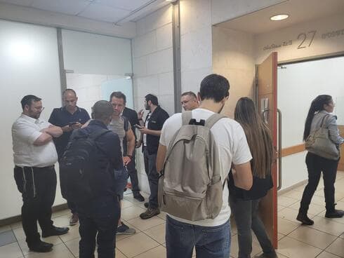 הכניסה לאולם הדיונים בעת הארכת המעצר