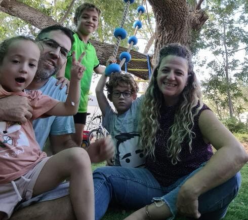 טל, לירון ושלושת ילדיהם המקסימים