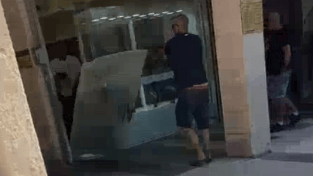 שוד ברחוב אחוזה בעיר