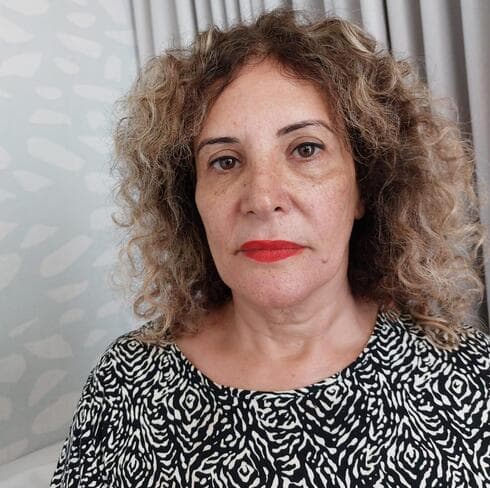 עוזרי. "הוא התנפל עליי, הפיל אותי לרצפה והטיח את הראש שלי בקיר" עוזרי. "הוא התנפל עליי, הפיל אותי לרצפה והטיח את הראש שלי בקיר"