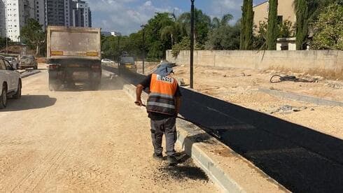 הכביש המחבר בין רחובות ההולנדית לאבן גבירול