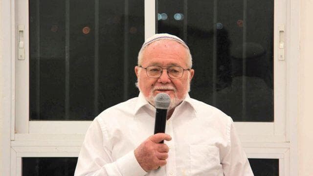 סטואי טוקר. 45 שנה במערכת