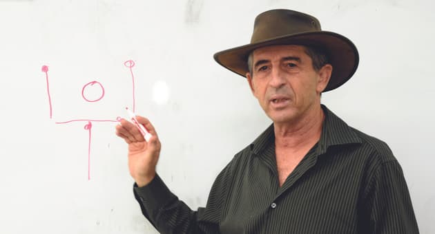 נרגש. שמואלי בכיתת לימוד