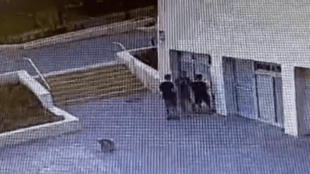הנערים כפי שתועדו במצלמות האבטחה הנערים כפי שתועדו במצלמות האבטחה