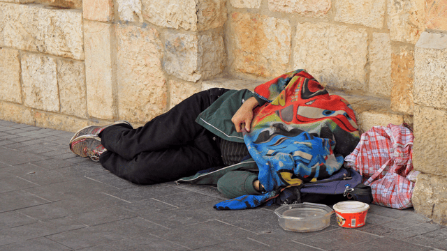 דר רחוב. מה תעשה עיריית בת ים?
