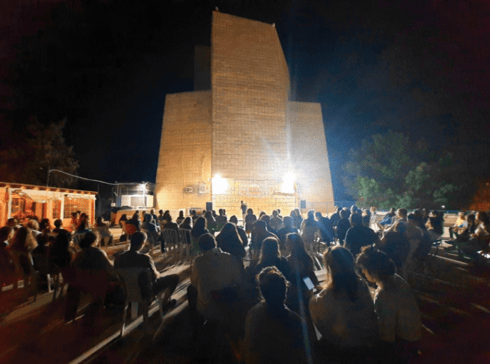 המפגש בארמון הנציב (צילום: פרטי) המפגש בארמון הנציב