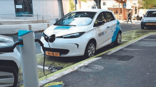  רכב של Car2Go חונה בעיר בעבר