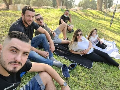 דימה פיאלקה בעת שהותו בארץ (שני משמאל)