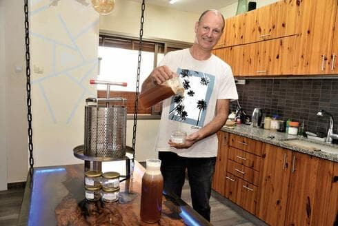 רוני שלמן שומר הדבורים מבאר שבע