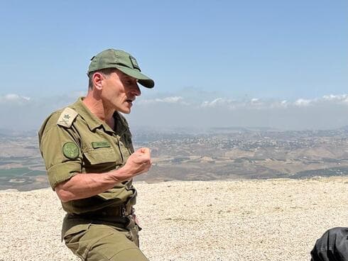 האלוף ברעם במצפה רצועת הביטחון (צילום: דובר צה"ל) האלוף אמיר ברעם