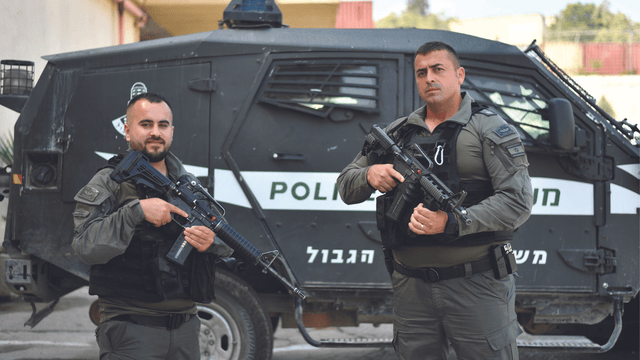שני הלוחמים רפ"ק סטס קובלסקי ורס"ר אמיר ג׳ואמיס,