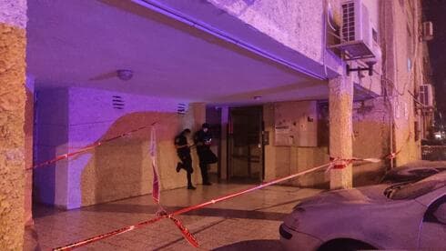 כוחות משטרה החלו באיסוף ממצאים מהזירה