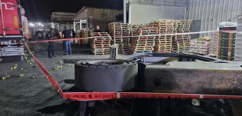 צילום: דוברות המשטרה זירת האירוע בשוק הסיטונאי ברחובות
