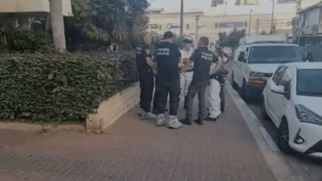 כוחות המשטרה בזירה