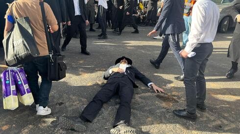הכניסה לעיר, הערב