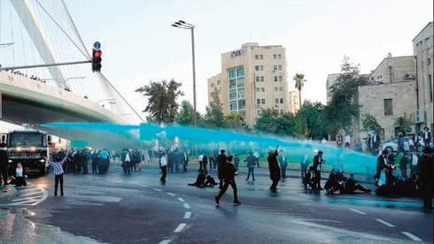 המחאה בחמישי. 