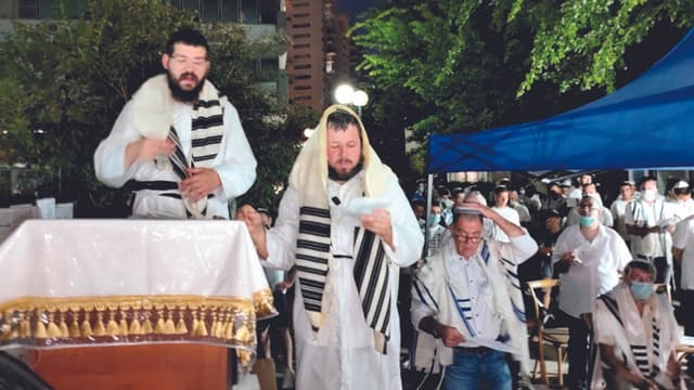 תפילה במקום פתוח ומקבל