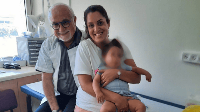 אריאל נתני ואמה דניאל עם פרופ' אילן דלאל