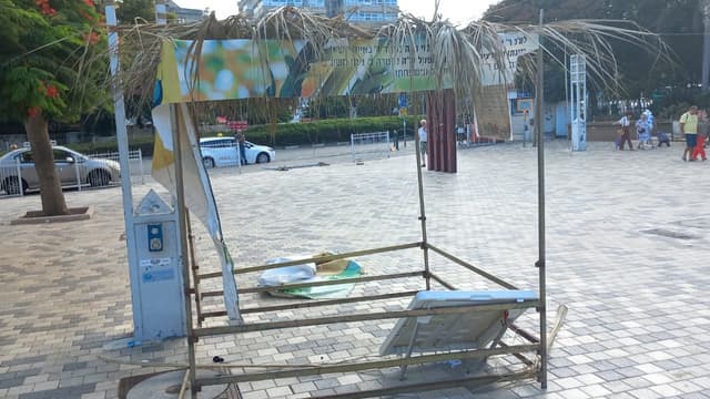 הסוכה שהושחתה