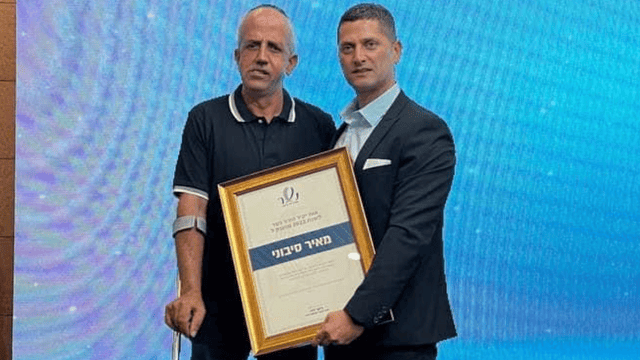 הזוכים עם ראש העיר רועי לוי
