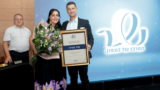הזוכים עם ראש העיר רועי לוי