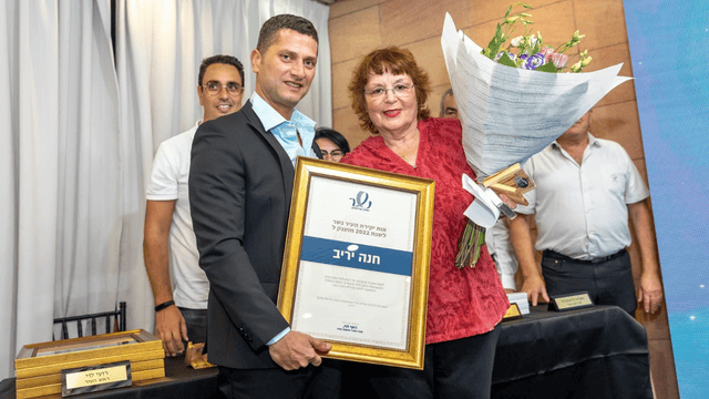 הזוכים עם ראש העיר רועי לוי