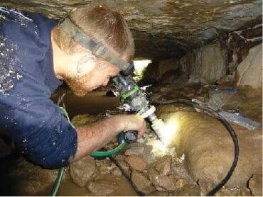 נקבת עין ג'וויזה. עשרות פנינת מערות נחשפו