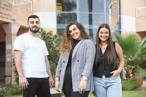 לסיים תואר ולשרוד כלכלית. הסטודנטים שובל זוילי, לידור מויאל ושלום תשובה