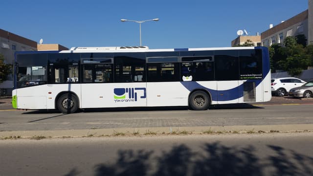 בגלל העבודות על הרכבת הקלה. אוטובוס של "קווים"