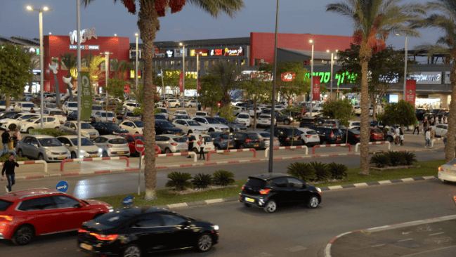 קשה היה למצוא מקום. מרכז ביג